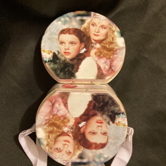 Vintage 1999 A.S.C. Tin - The Wizard of Oz Tin with Strap - Picture 8 of 9